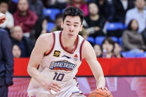 足球世界赛-上赛季场均16.1分 媒体人：同曦预计执行郭昊文下赛季的球队选项