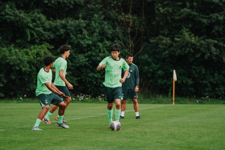 世界赛英雄联盟-官方：16岁中国小将姜景祺正式升入沃尔夫斯堡U17-A队