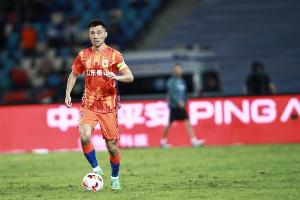 郑铮：目前问题是后防线伤病较多，但中前场人员磨合有好的趋势