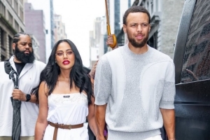 世界赛英雄联盟-库里携妻子现身美网决赛&amp;被惊出表情包 阿耶莎妆容绝美